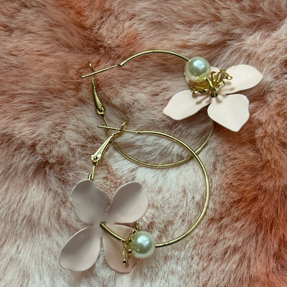 Cherry blossom hoop Earrings with pearl - Picture 3 of 4